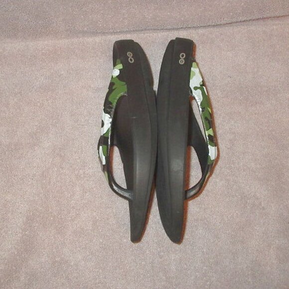 Oofos Oolala Women's Recovery Sandals Size 8 Foam Flip Flop Comfort Jungle Camo - Picture 8 of 10